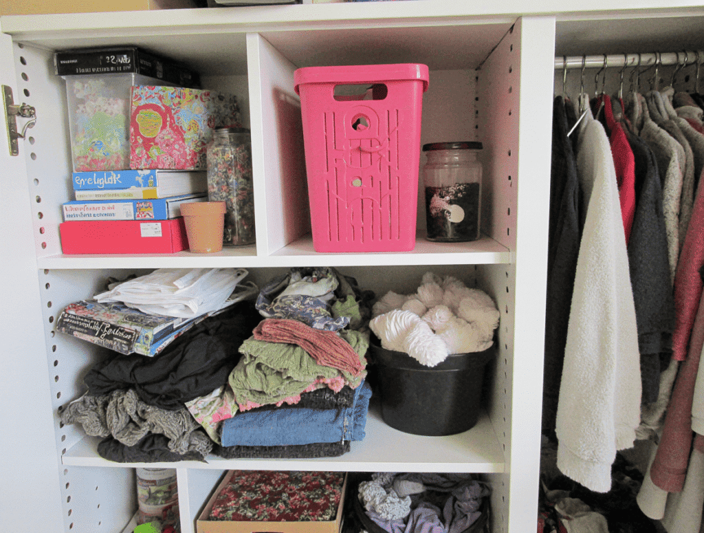 Decluttering for Busy Moms 3 Decluttering for Busy Moms